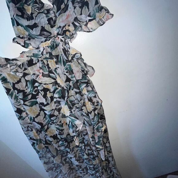 ASTR The Label Palace Floral maxi dress W/ cut-out detail ruffle hem Sz M 6-8 - Picture 4 of 8